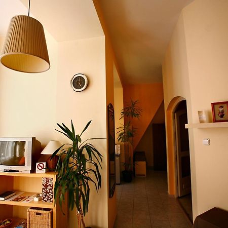 Keszi Panzio Hotel Будакеси Екстериор снимка