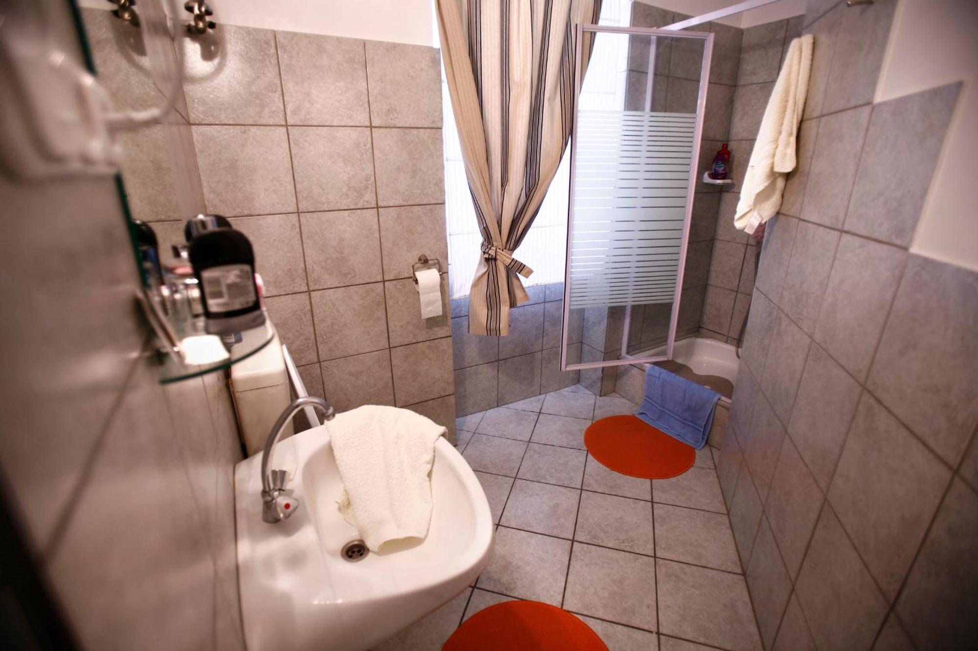 Keszi Panzio Hotel Будакеси Екстериор снимка