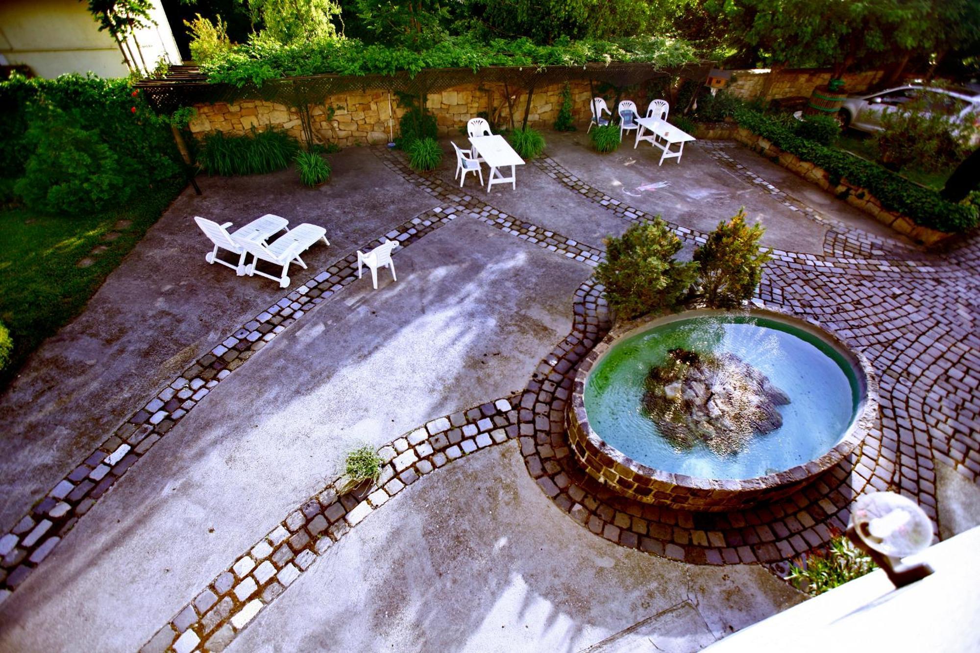 Keszi Panzio Hotel Будакеси Екстериор снимка