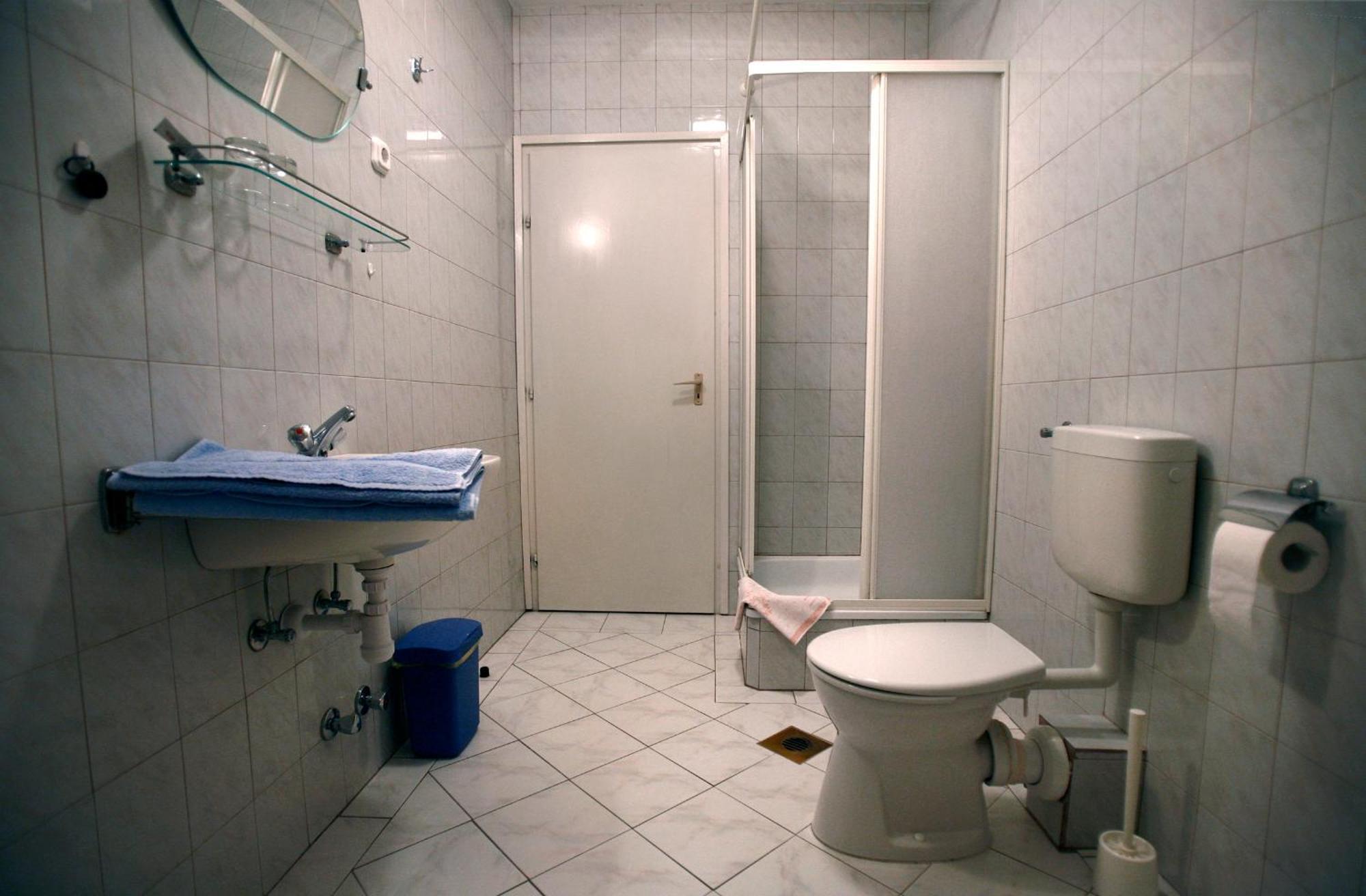 Keszi Panzio Hotel Будакеси Екстериор снимка