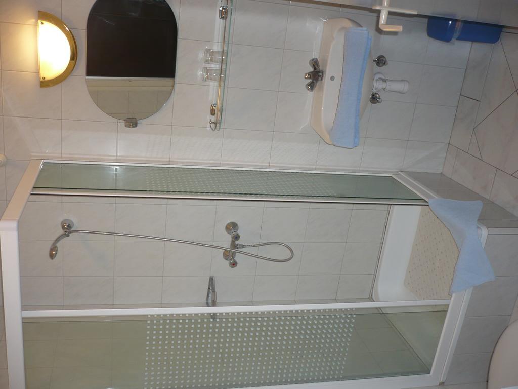 Keszi Panzio Hotel Будакеси Екстериор снимка